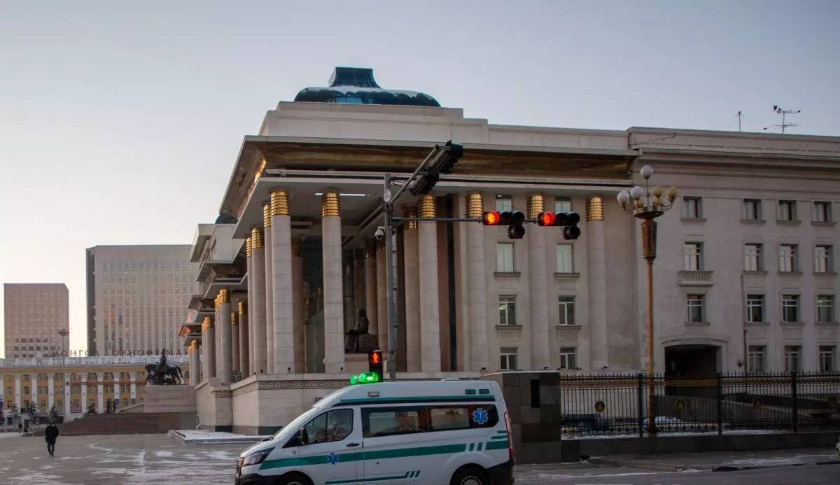 Коронавирусийн улмаас Төрийн ордонд хөл хорио тогтоолоо