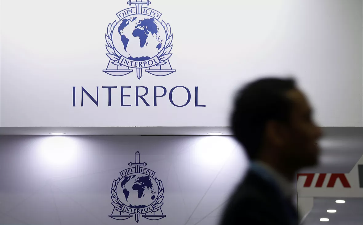 Интерпол: Вакцин тарах тусам гэмт хэрэг тэнгэрт хадах болно