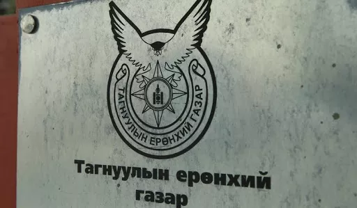 Гадаадын иргэнээс 50.000 доллар дээрэмдсэн тагнуулын ажилтнуудын хэрэг шүүхэд шилжжээ