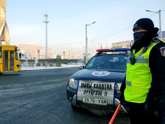 Цагдаа нар хүний амь аварчээ