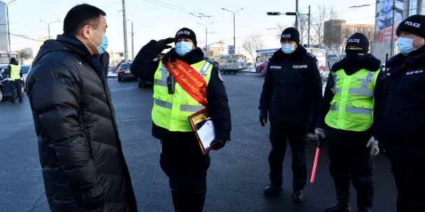 Нийслэлийн "Хөдөлмөрийн аварга"-уудад орон сууцанд орох батламж гардууллаа