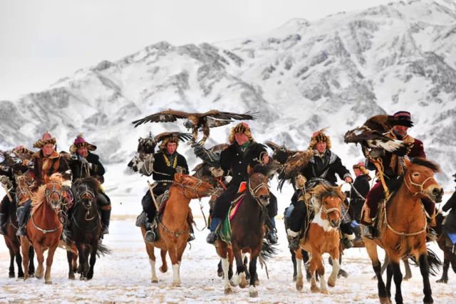 Бүргэдийн баяр “Чингис Хааны Хүрээ” жуулчны баазад болно