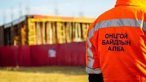Автомашинтайгаа уулын уруу унах гэж байсан согтуу жолоочийг аварчээ