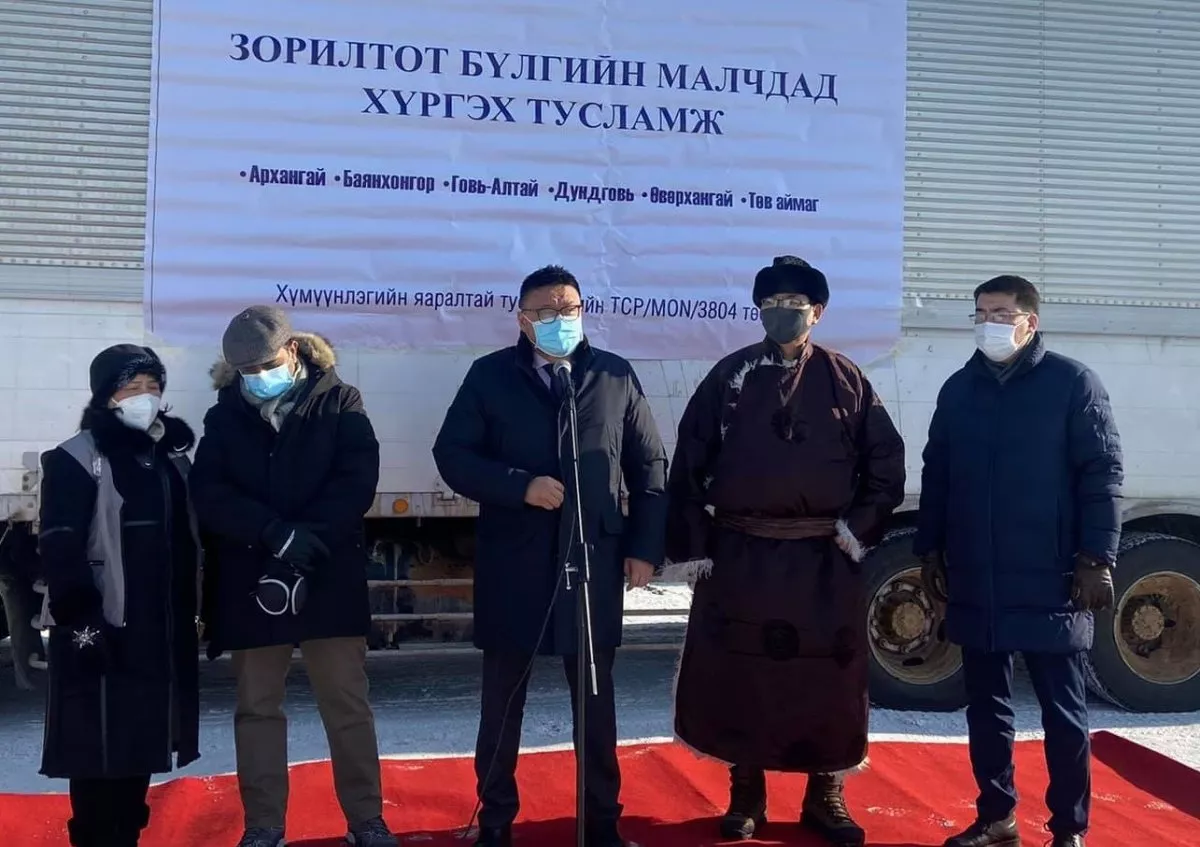 Зорилтот бүлгийн 1000 малчин өрхөд тусламжийн багц хүргүүллээ