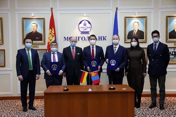 Банкны ажилтныг мэргэшүүлэх "Шинэ институт" байгуулах хамтын ажиллагааны гэрээнд гарын үсэг зурлаа
