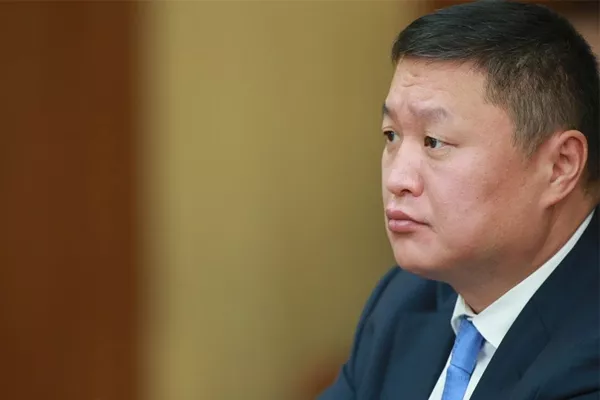 Шүүхээс эрэн сурвалжилж буй Б.Хурц Хонконгод шинэллээ