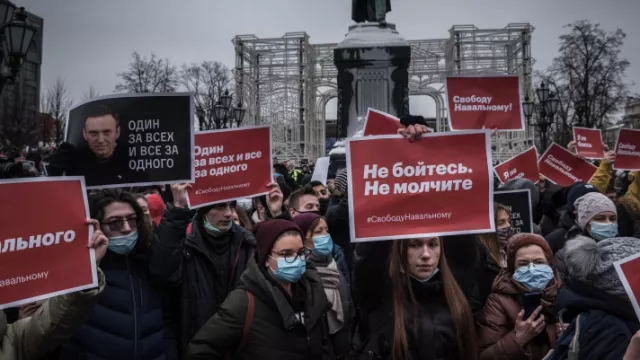 Оросын залуу үеийнхний шаардлага “Путин зайл”