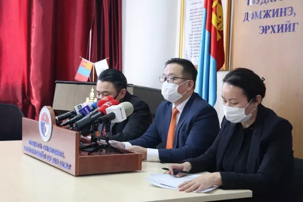 НӨАТ-ын 47 ажилтан 89 удаа сугалаа хожиж, өмнө нь ажиллаж байсан нэг ажилтны авга эгч 40 сая төгрөг хожсоныг тогтоожээ