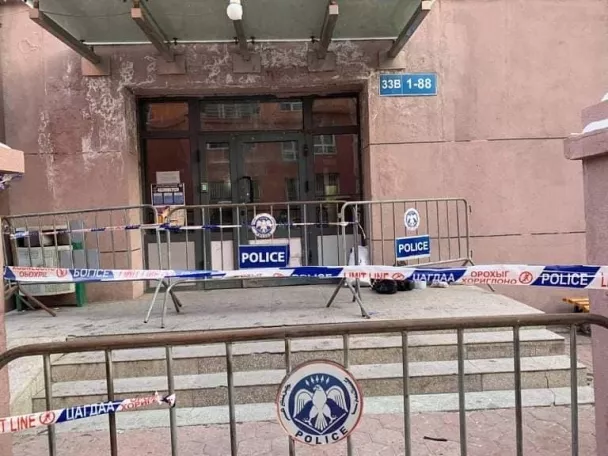 Аман хуур, Элизабит хотхоны байранд сэжигтэй тохиолдол илэрч, хөл хорио тогтоожээ