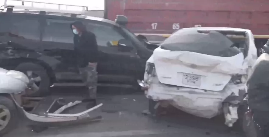 Баянхошууны зам дээр 12 машин мөргөлдсөн ноцтой осол гарлаа