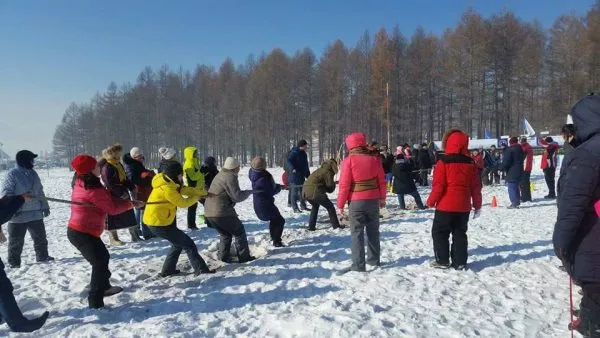 Нийслэлчүүд Хандгайтад “Цасны баяр” тэмдэглэж байна