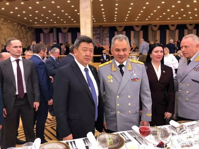 Батлан хамгаалахын сайд Оросын армийн 100 жилийн ойд оролцлоо