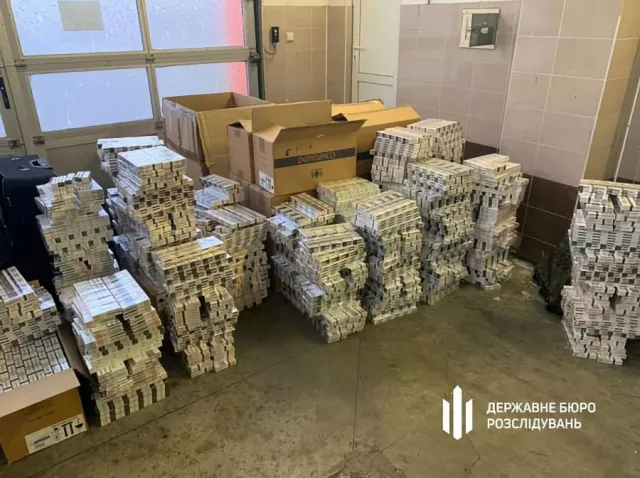 Польшийн хилээр их хэмжээний алт, тамхи нэвтрүүлэхийг завдсан Украины дипломатчид баривчлагджээ