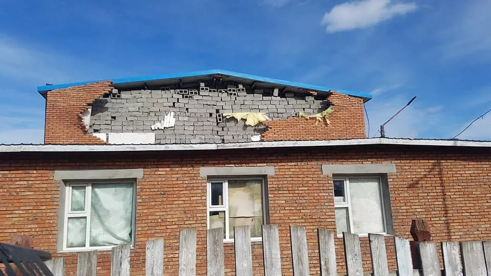 Хөвсгөлд сумын сургуулийн спорт заал шуурганаар ингэж нуржээ