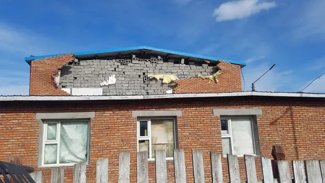 Хөвсгөлд сумын сургуулийн спорт заал шуурганаар ингэж нуржээ