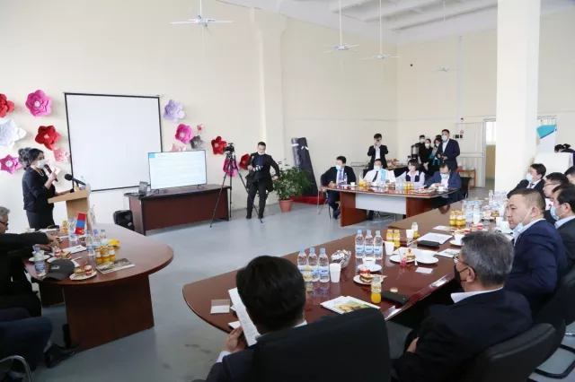 Дэд сайд Г.Батсуурь “Ханбогд кашмер” компанийн үйлдвэрт ажиллалаа