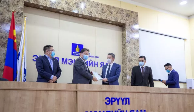 ШҮЛСНЭЭС КОРОНАВИРУС ИЛРҮҮЛЭХ МОНГОЛ ОНОШЛУУРЫГ ХҮЛЭЭН ЗӨВШӨӨРЛӨӨ