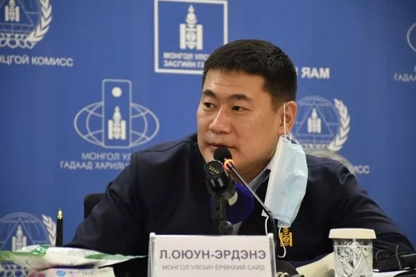 Л.Оюун-Эрдэнэ: Эмч, эмнэлгийн ажилчдад 2.8 тэрбумын дэмжлэг үзүүлнэ