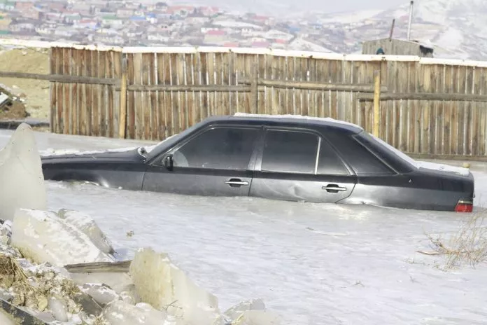 8 айлын байшин, гэр, хашаа усанд автжээ