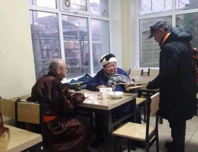 Э.Энхбатыг Н.Түвшинбаярын ээж сахихаар ирээгүй