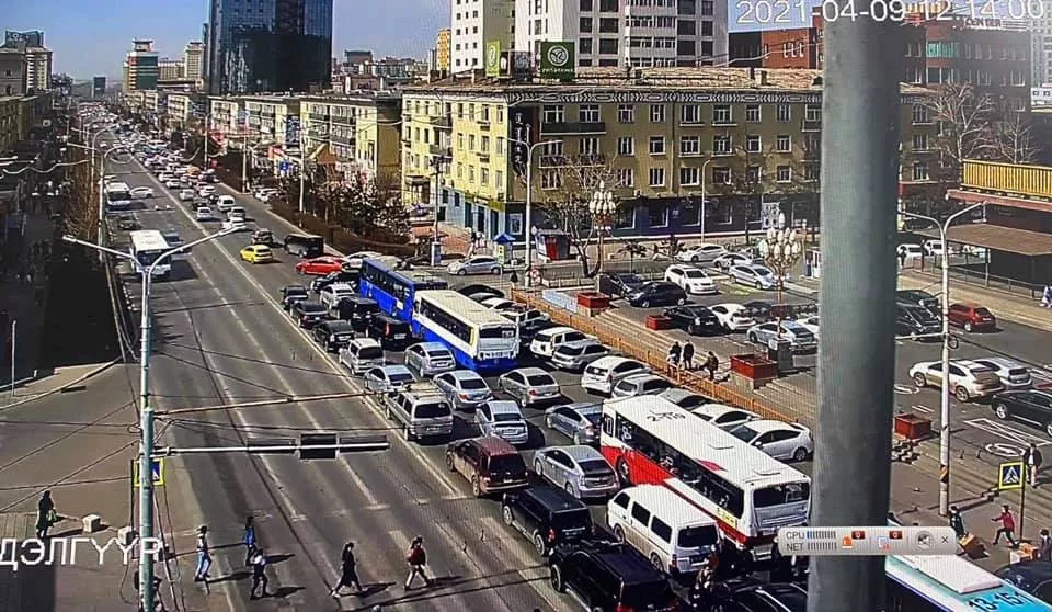 ТЦА: Томоохон худалдааны төвийг чиглэсэн авто замууд түгжрэлтэй байна