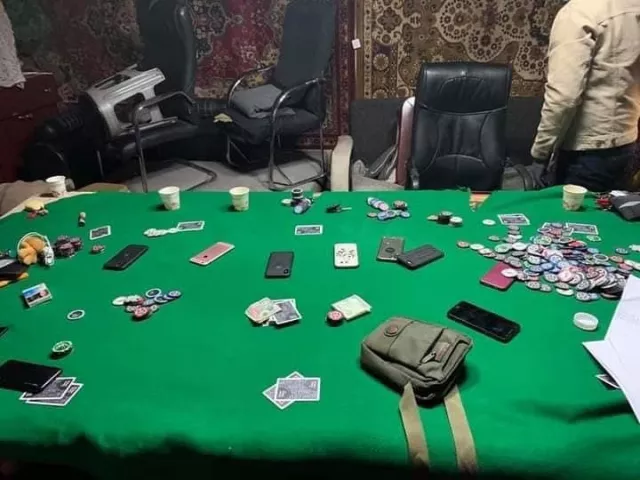 Мөрийтэй тоглоом тоглож байсан этгээдүүдийг цагдаагийн алба хаагчид илрүүлжээ