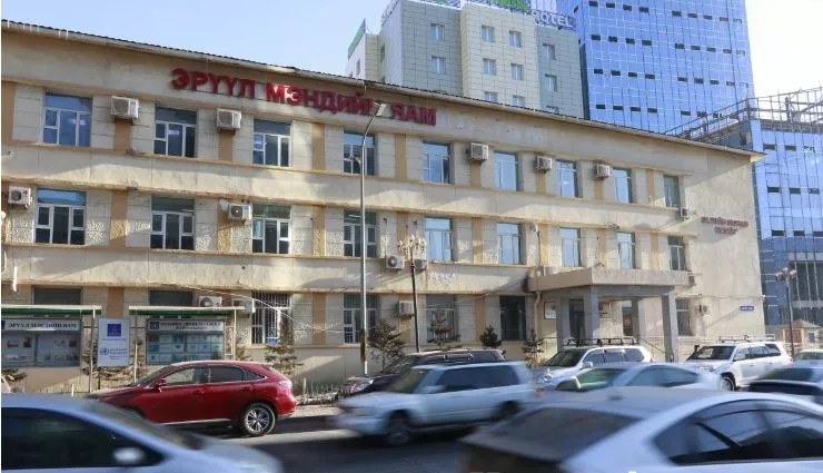 ЭМЯ: 43 настай эмэгтэй нас барсан нь вакцинтай холбоогүй гэсэн урьдчилсан дүгнэлт гарсан