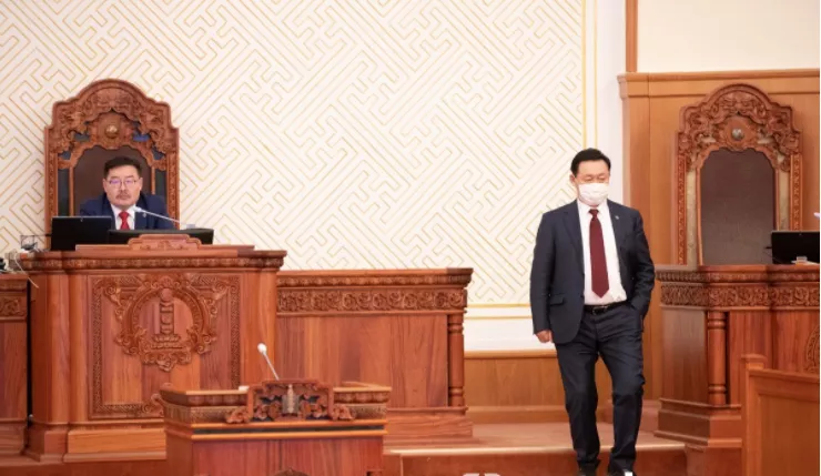 ЧУУЛГАН: Техникийн саатал гарсан гэх шалтгаанаар чуулганы хуралдааныг ЗАВСАРЛУУЛАВ