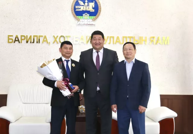 Барилгын хөгжлийн төвийн захирал Ц.АМАРСАНАА “АЛТАНГАДАС“ одонгоор энгэрээ мялаалаа