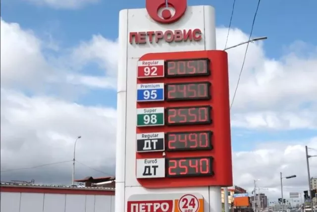 ШУУРХАЙ МЭДЭЭ: АИ-92 шатахуун литр тутамдаа ₮2,050 болж, долдугаар сард нийт 600 төгрөгөөр өслөө