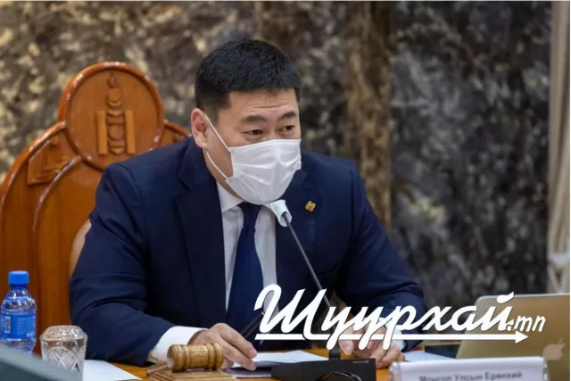 Л.Оюун-Эрдэнийн үг цөөрч, үйлдэл нь чангарсаар...