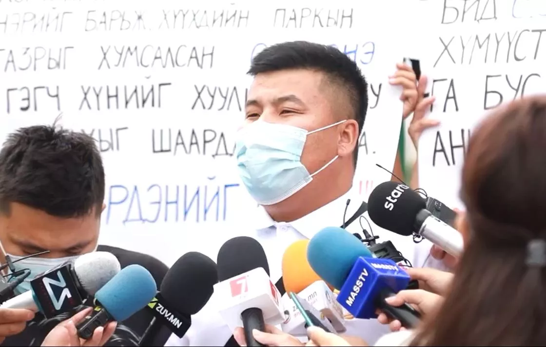 Хөгжлийн бэрхшээлтэй хүмүүсийн нэр барьж бизнес хийдэг С.Эрдэнийн гэр бүл гутамшигтай гэв