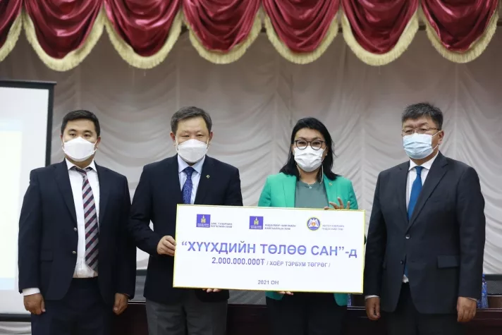 АТҮТ: “Азын” дугаарын дуудлага худалдаанаас олсон 2 тэрбум төгрөгийг Хүүхдийн төлөө санд шилжүүллээ