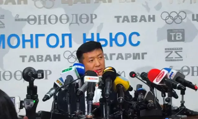 УИХ-ын гишүүн асан С.Баярцогт цаг үеийн асуудлаар мэдээлэл хийлээ