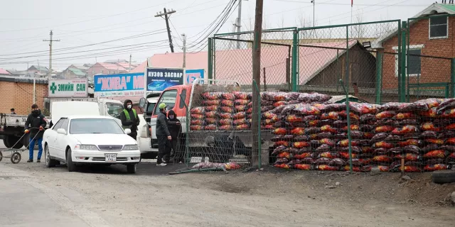ТАНИЛЦ: Шахмал түлш худалдаалж буй 40 цэг