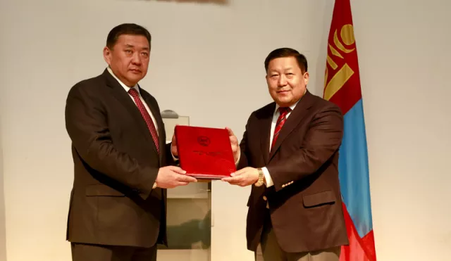 ХУУЛИЙН ЭХ БИЧВЭРИЙГ ХҮЛЭЭН АВЛАА