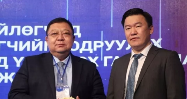 С.эрдэнэ анхнаасаа л м.тулгатыг хуурчихсан юм биш үү?