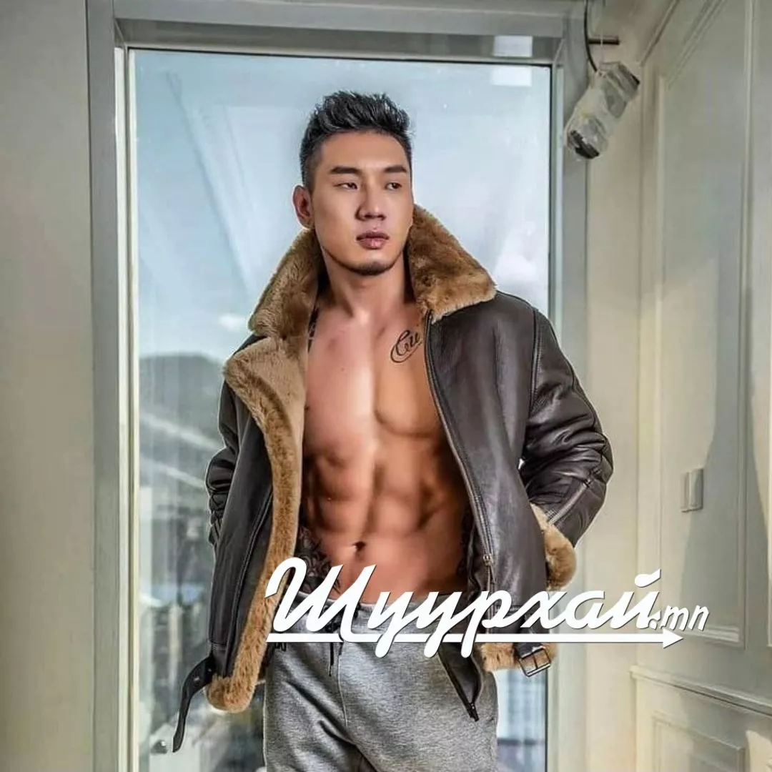 Фитнес модел Ээгий хуучин найз бүсгүйчүүдийнхээ нүцгэн зураг, секс бичлэгүүдийг хадгалдаг гэв
