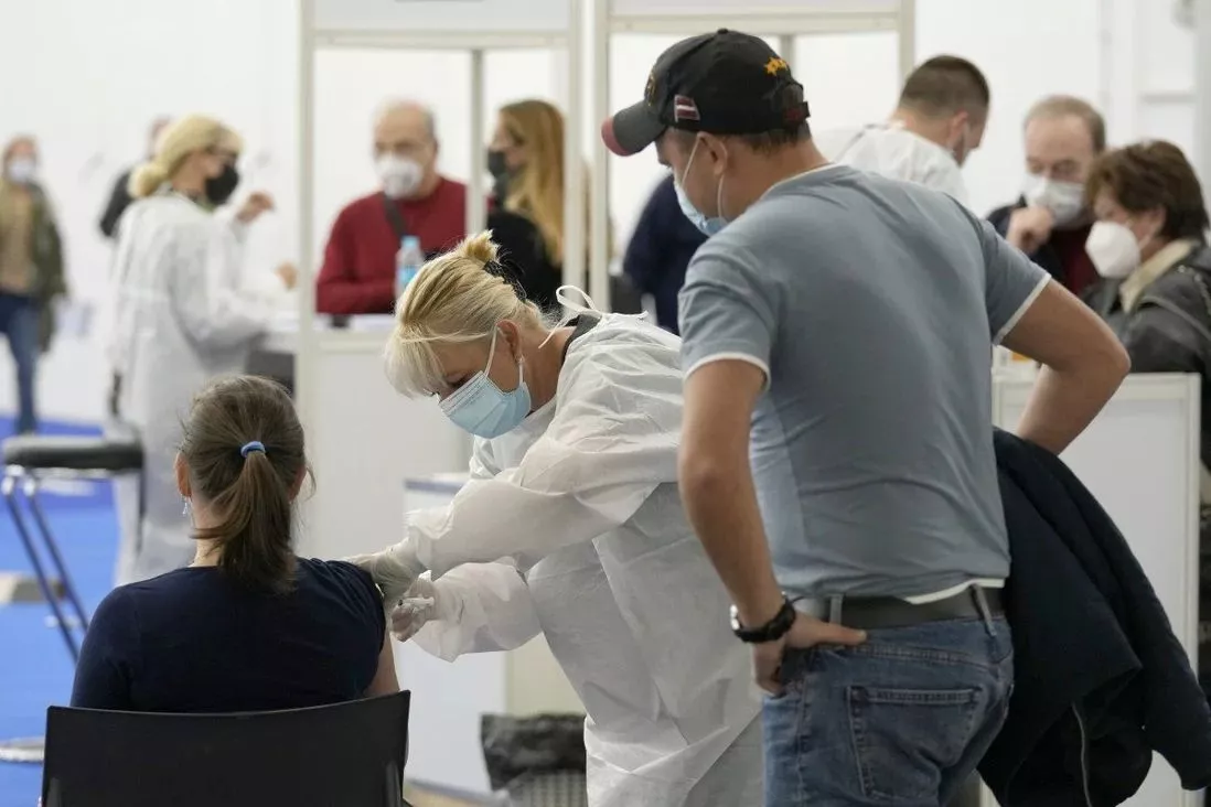 Коронавирусийн халдвараас шалтгаалсан нас баралт Европоос бусад бүх тивд буурч байна