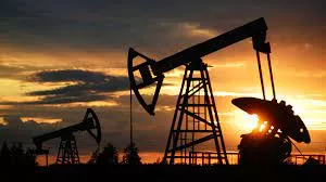 Дэлхийн зах зээл дээр нефтийн үнэ буурч байна
