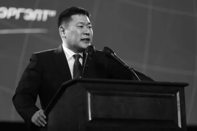 Ардын намын даргын анхаарал татсан арван “үг”