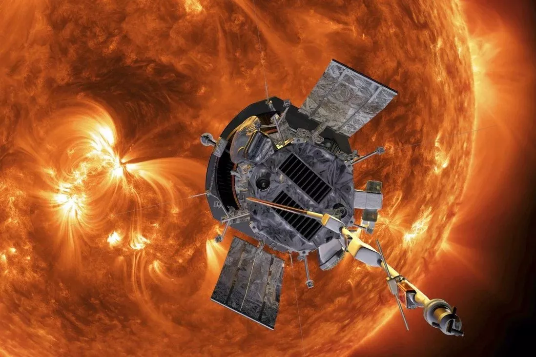 NASA-гийн хөлөг анх удаа наранд “хүрчээ”