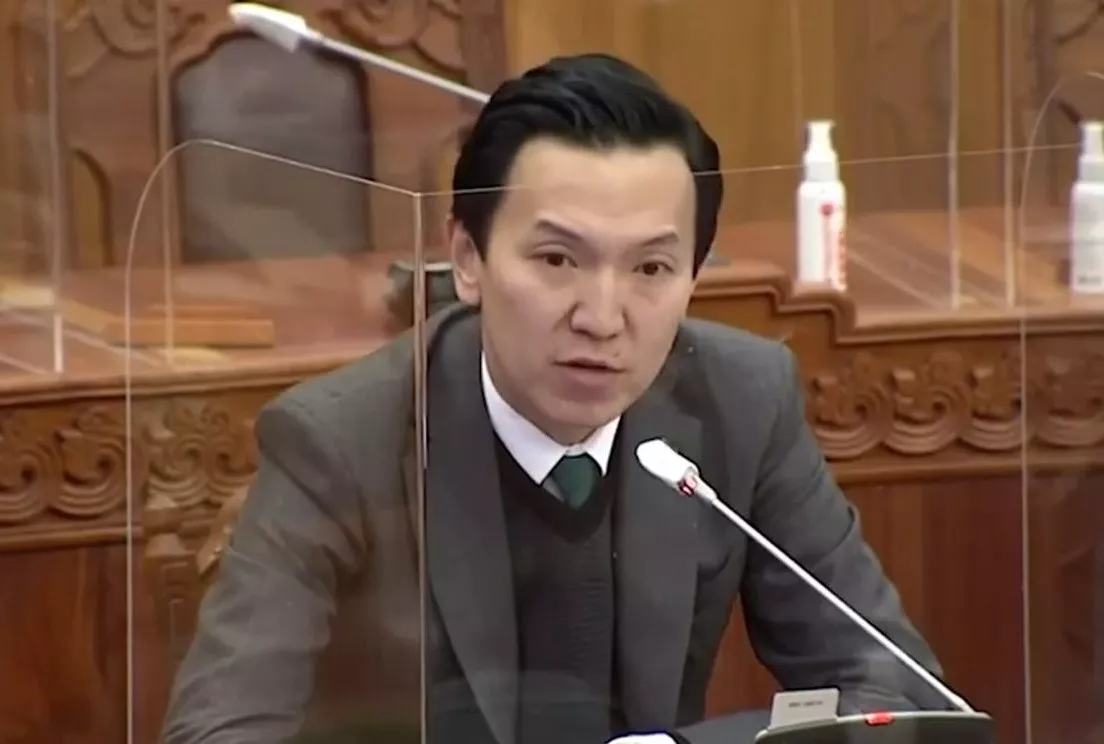 Бид хэрэлдсээр бүх өв соёлоо устгаж, ахмадаа ч хүндлэж чадахаа болилоо