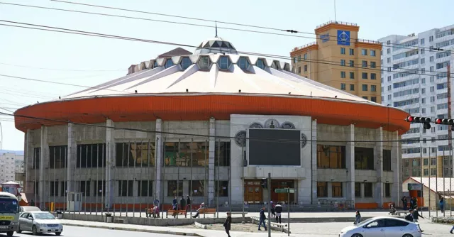 Өнөөдөр эхлэх сар шинийн барилдаанд зодоглох бөхчүүд болон үзэгчид Бөхийн өргөөний гадаах цэгт заавал шинжилгээ өгнө