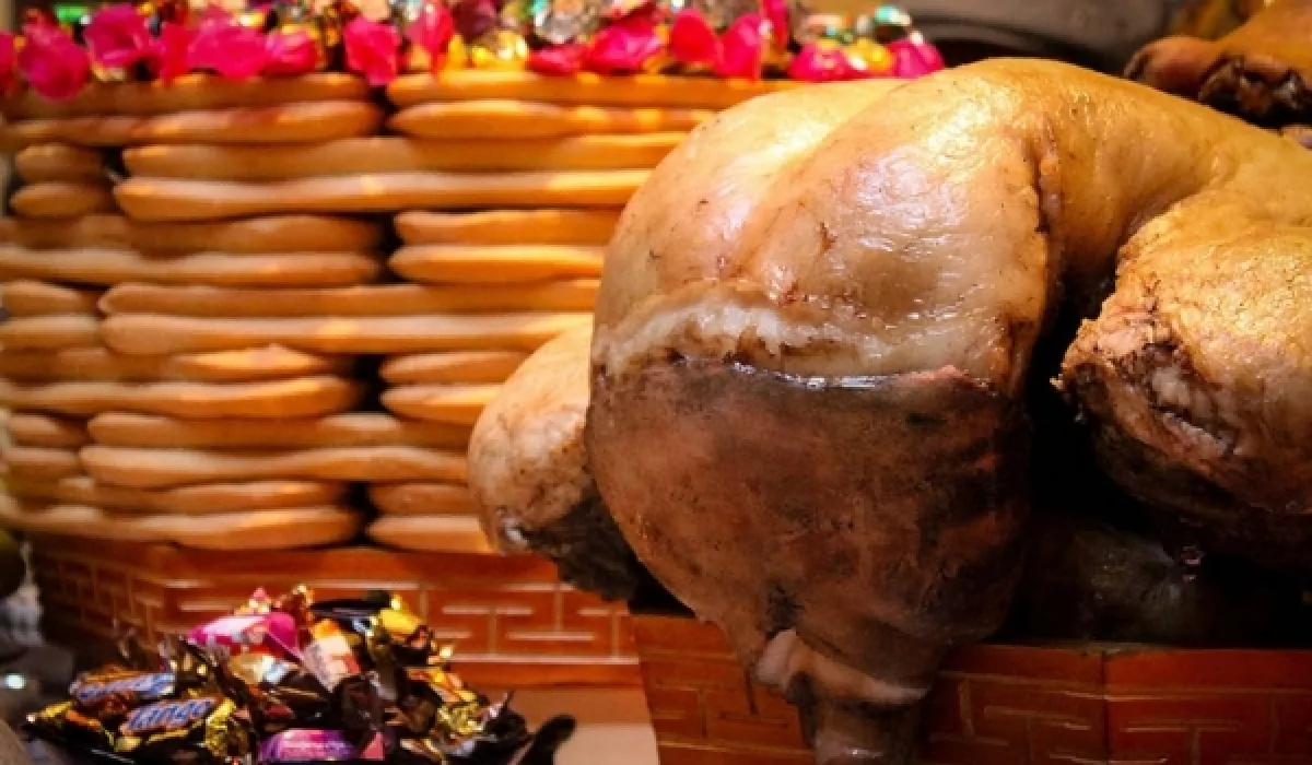 Угсаатан зүйчийн тайлбар: Битүүний өдөр хичээхийн учир нь