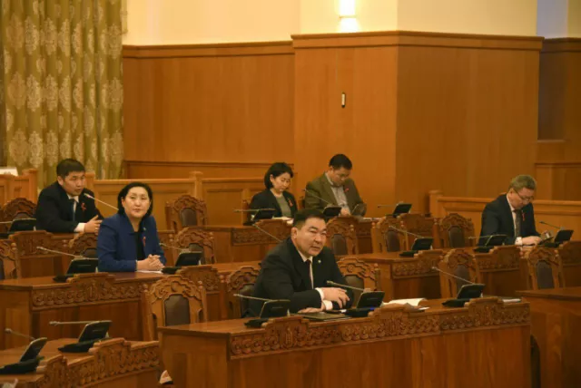 Хуулийн төслийн эцсийн хэлэлцүүлгээс МАН-ын бүлэг завсарлага авлаа