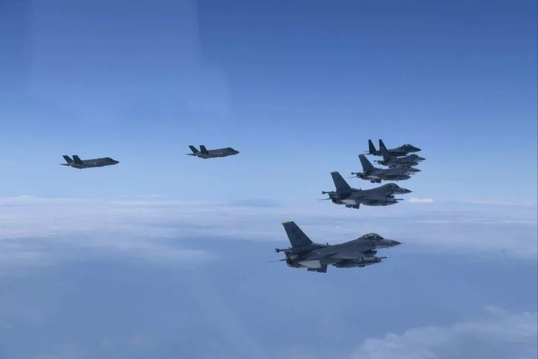 АНУ, Өмнөд Солонгосын арми сүр хүчээ мэдрүүлэх зорилгоор 20 сөнөөгч онгоцоо Умард Солонгосын хилийн ойролцоо нисгэв