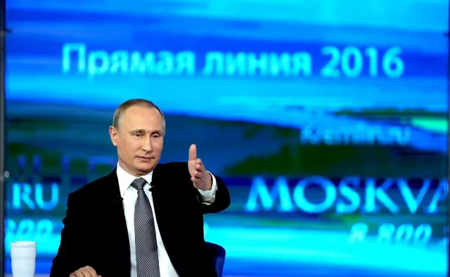 18 жилийн турш тасралтгүй явуулсан телевизийн шууд ярилцлагаа Путин анх удаа хойшлууллаа