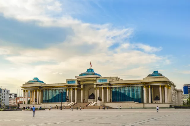 Монгол Улсын гадаад өр эхний улиралд өнгөрсөн оныхоос $1.5 тэрбумаар өсөж, $33.9 тэрбум болов
