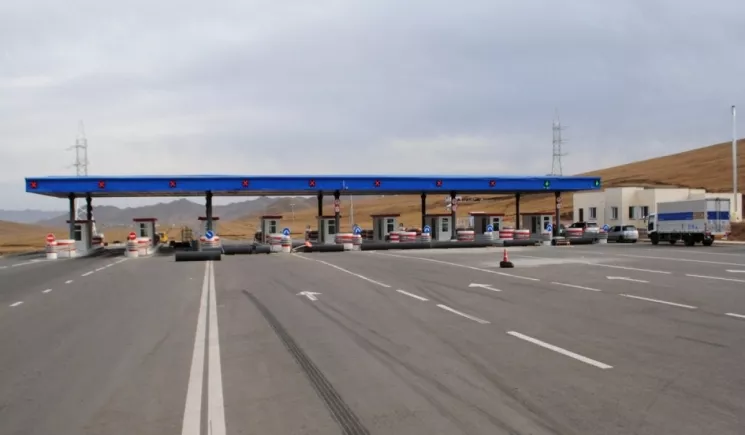 ШӨХТГ: Товчоогоор нэвтэрсэн автомашиныг ариутгаж, үндэслэлгүй мөнгө хурааж байна